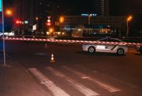 В Киеве неизвестные на Mercedes устроили перестрелку со службой охраны: есть пострадавший