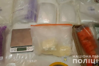 Экстази, эфедрин, МДМА: элитные наркотики на 7 млн гривен изъяли в Черновцах (видео)
