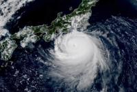 На Японию обрушился тайфун "Факсай": отменены сотни авиарейсов и поездов