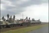 "Война б** готовится?": возле границы с Украиной заметили колонну тяжелой техники ВС РФ (видео)