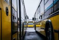 В Кропивницком пара разбила лобовое стекло автобуса из-за отказа в проезде без масок