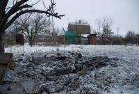 На Донбассе в Рождество снаряд попал во двор местных жителей