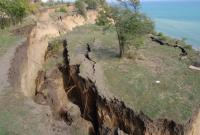 В Одесской области в результате оползня обвалился почти километровый участок склона