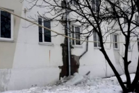 В Харькове упавший с крыши лед перебил газопровод В Харькове упавший с крыши лед перебил газопровод