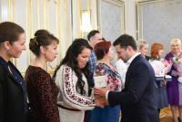 Зеленский предложил разработать программу по интернету в сельских школах Зеленский предложил разработать программу по интернету в сельских школах